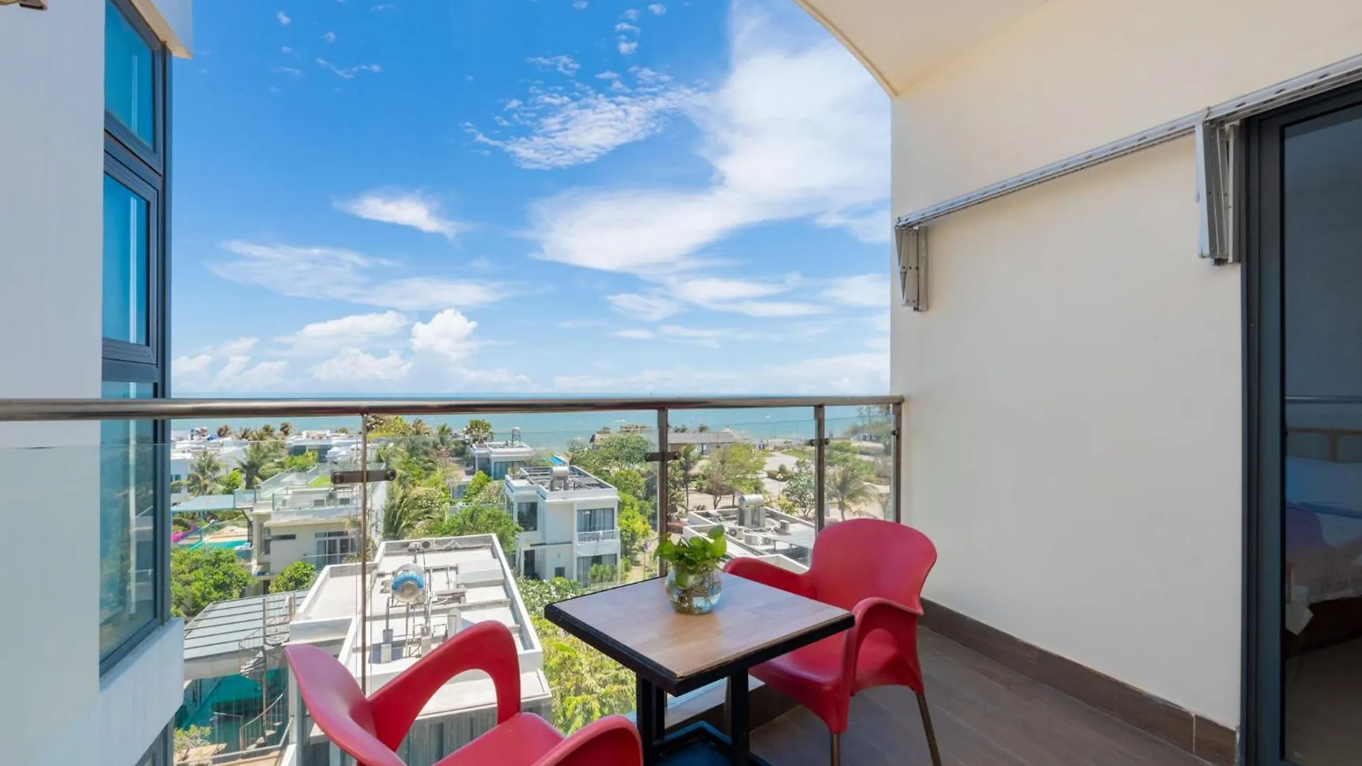 Aria Resort- Căn hộ nghỉ dưỡng hướng biển có hồ bơi sát cạnh bãi tắm riêng miễn phí Vung Tau 0*,  Vietname
